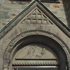 Relief über dem Haupteingang von St. Johannes d.T., Kirchhellen