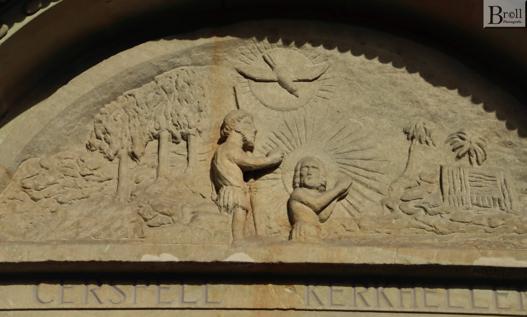 Relief über einem der Eingänge von St. Johannes d.T., Kirchhellen (2)