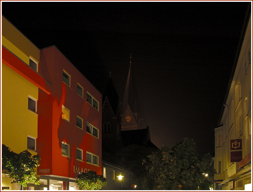 Reload, der Nachtaufnahme  der Innenstadt von Neheim.