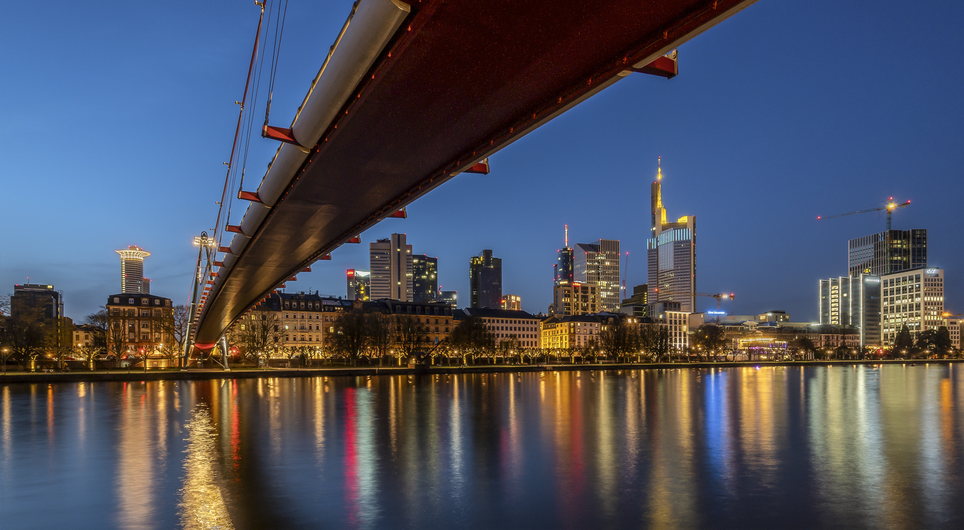 Reload für Fotowettbewerb "Blaue Stunde": Unter der Brücke