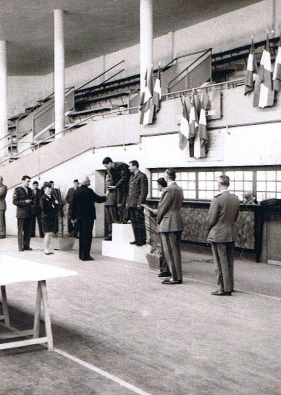 Remise des médailles à Caen - 1969