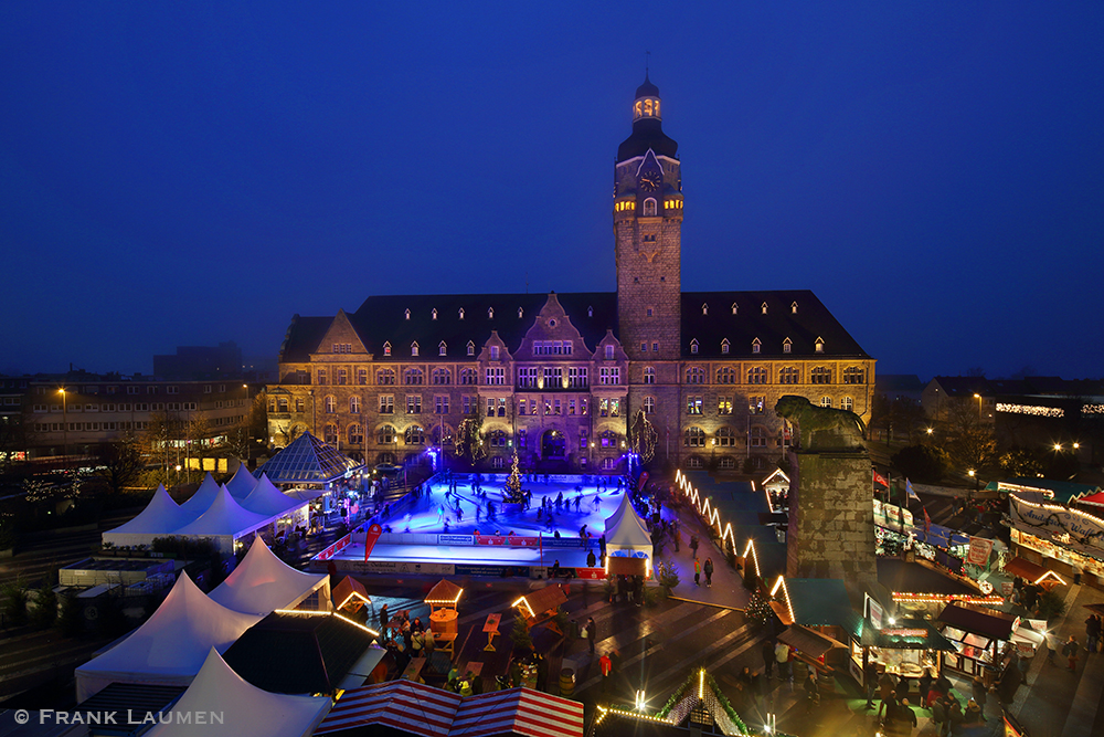 Remscheid Weihnachtsmarkt am Rathaus Foto & Bild architektur
