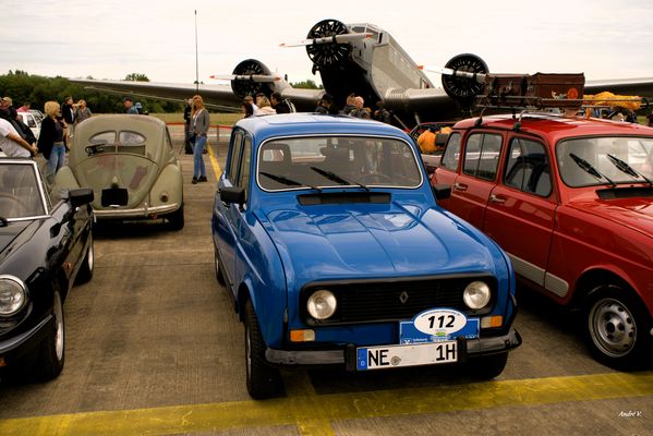 Renault 4 in Blau