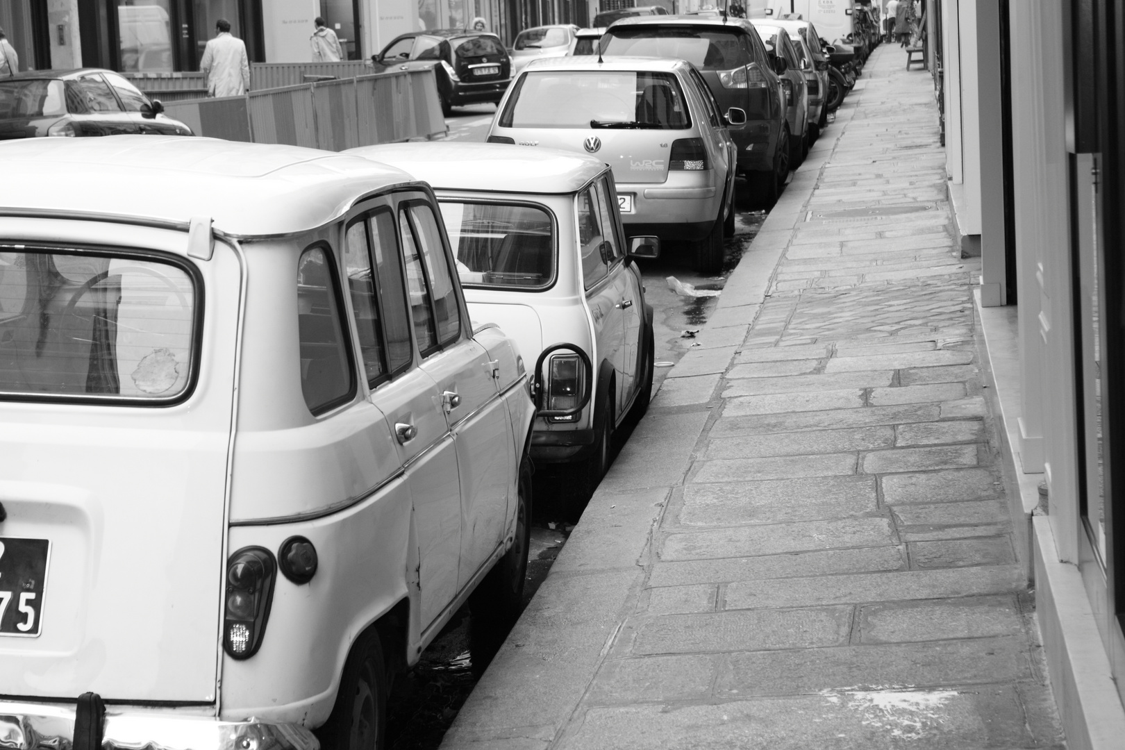 Renault R4 und Mini in Paris