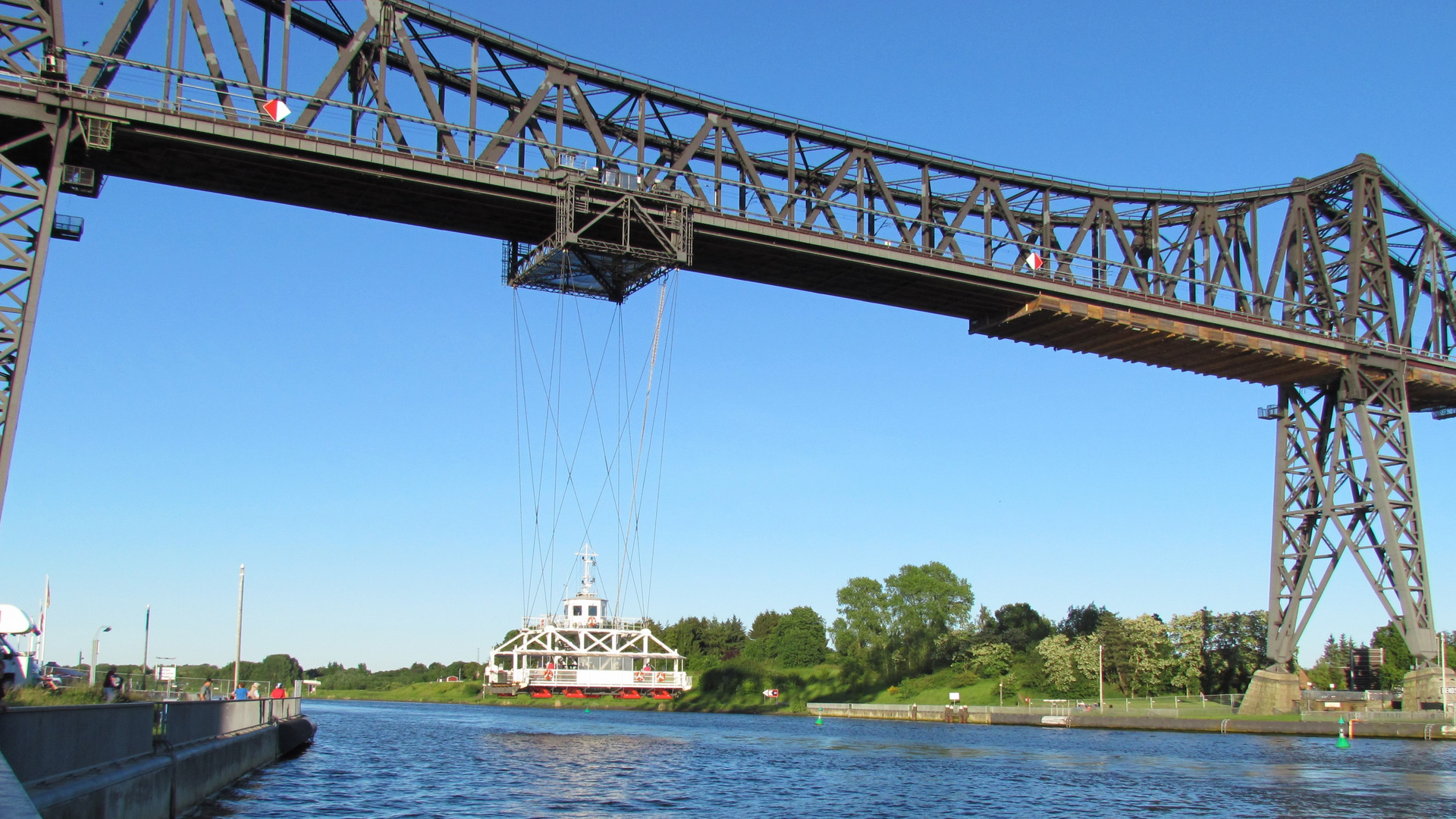 Rendsburger Hochbrücke mit Schwebefähre 2011