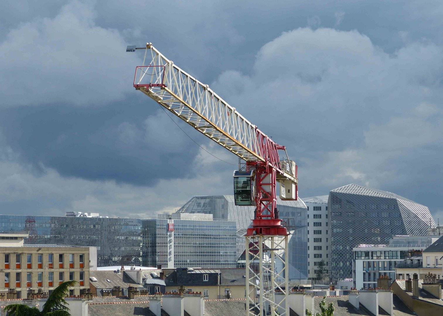 Rennes: la gare neuve par gros temps