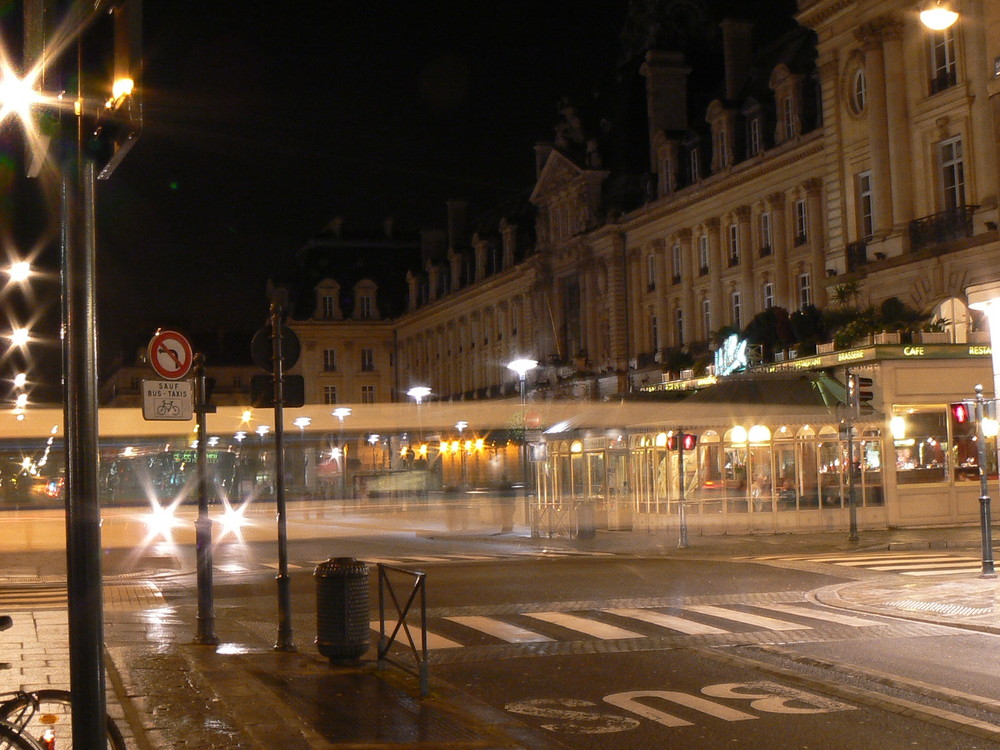 Rennes la nuit -