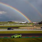 Rennsport unterm Regenbogen