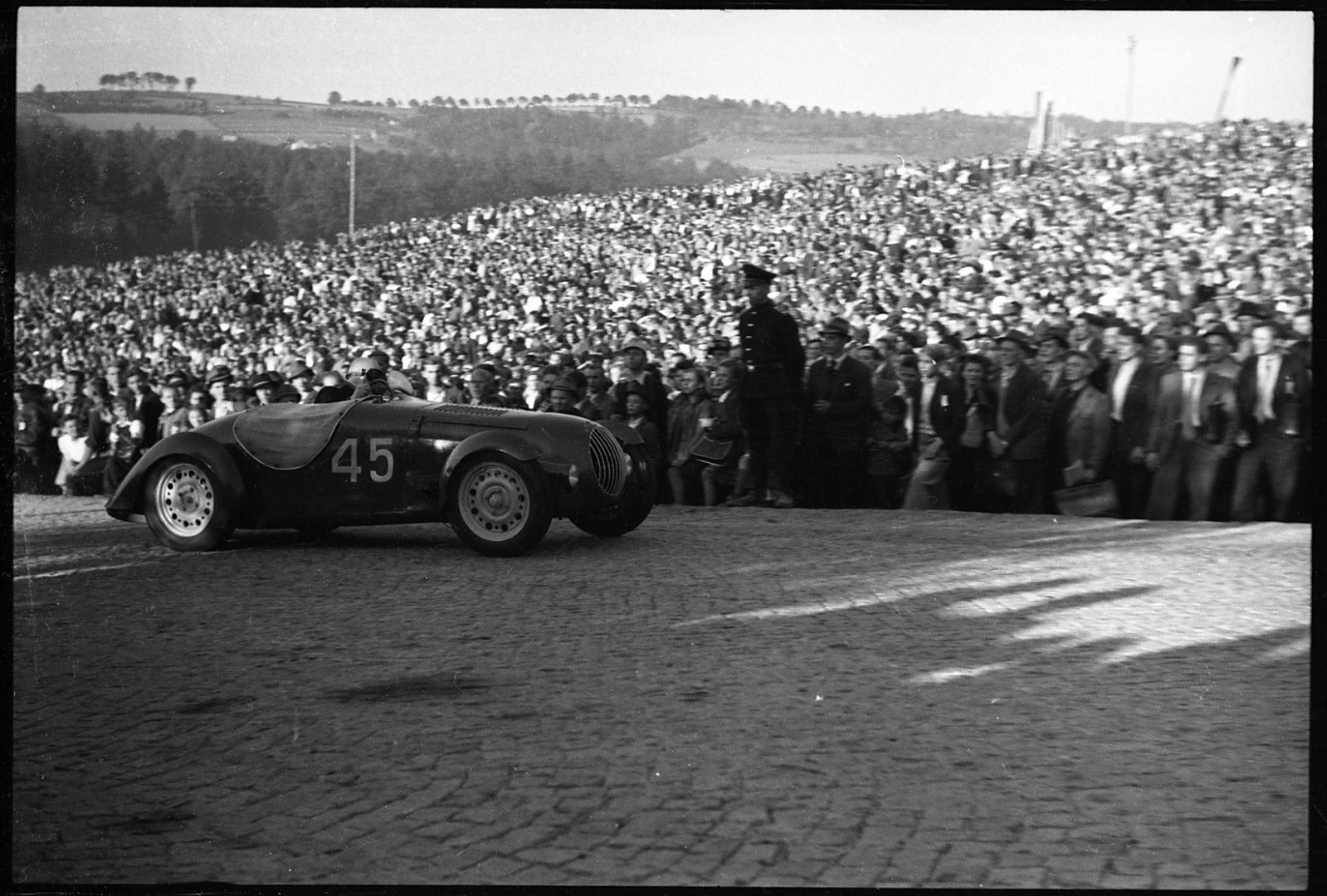 Rennwagen auf dem Sachsenring