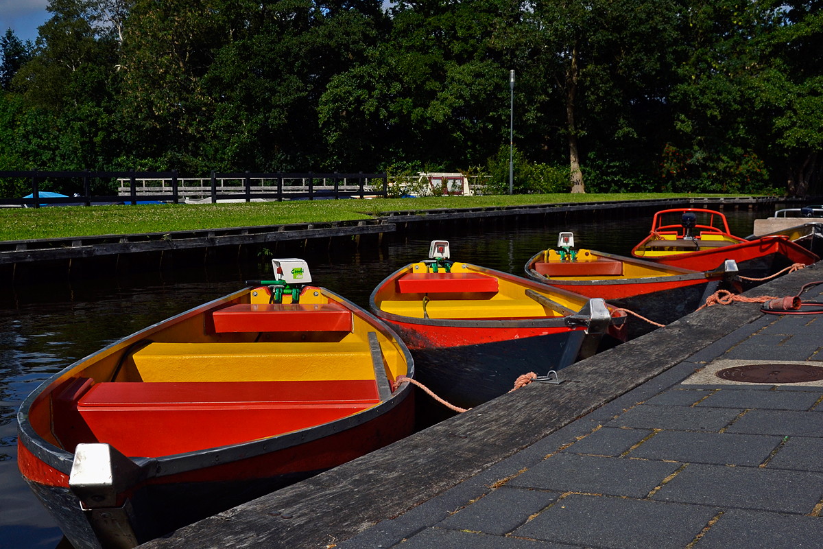 Rental boats at Giethoorn II