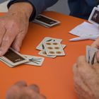 Rentner beim Karten spielen