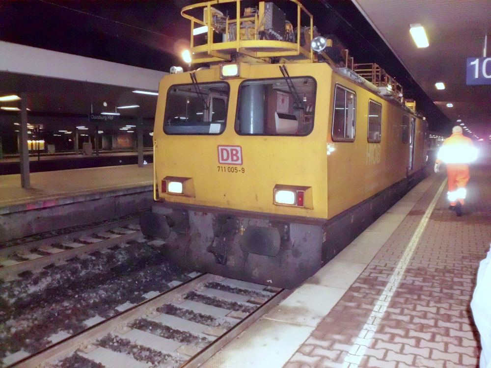 Reparaturfahrzeug im Duisburger Bahnhof