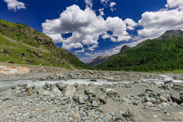 Replica nel visibile di "Nascita di un fiume"