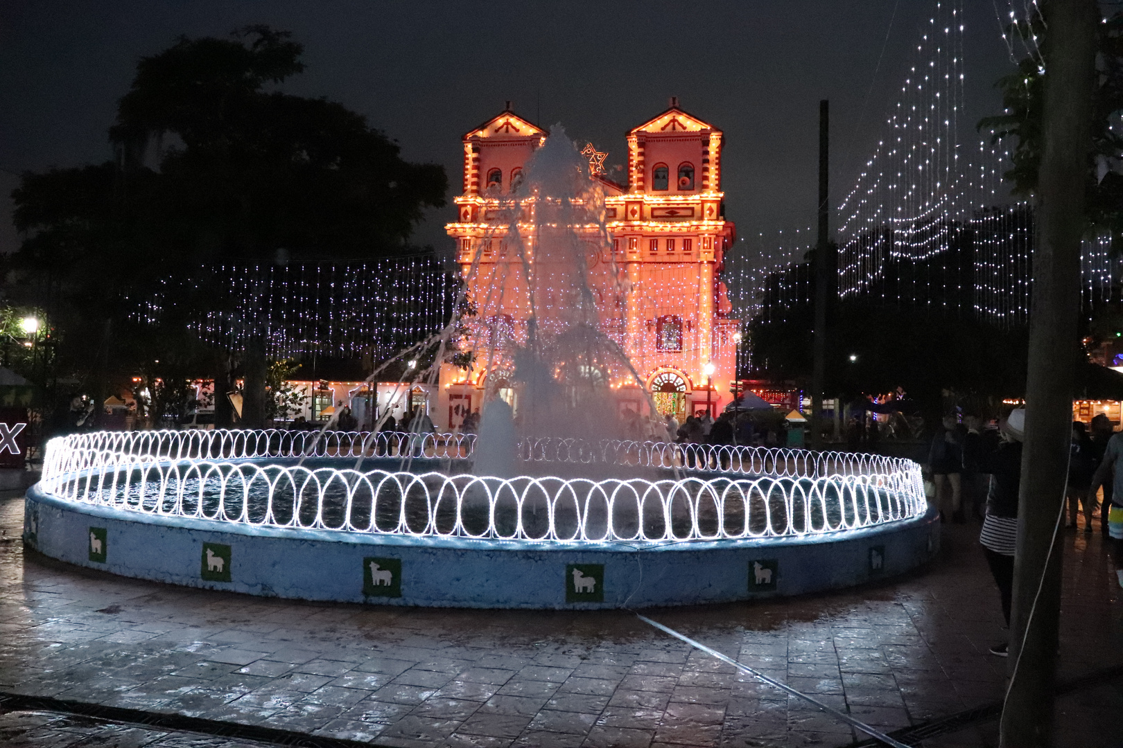 Replican las campanas y las luces en Navidad