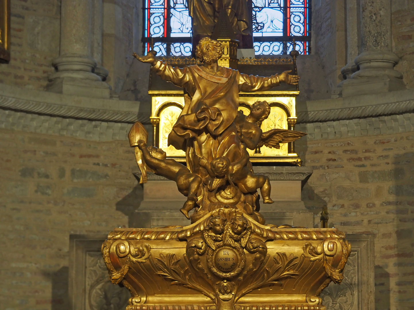 Réplique du sarcophage baroque et de la statue de Saint-Saturnin.