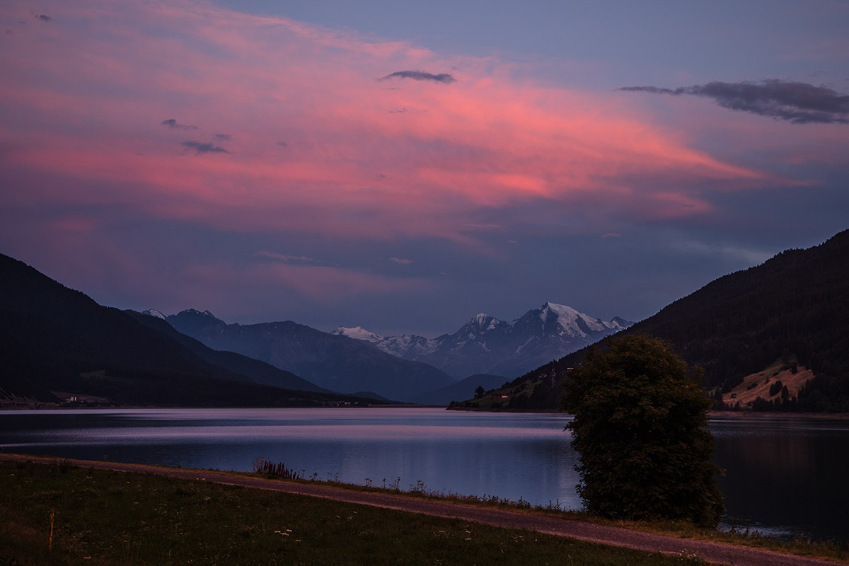 Reschensee im Abendlicht