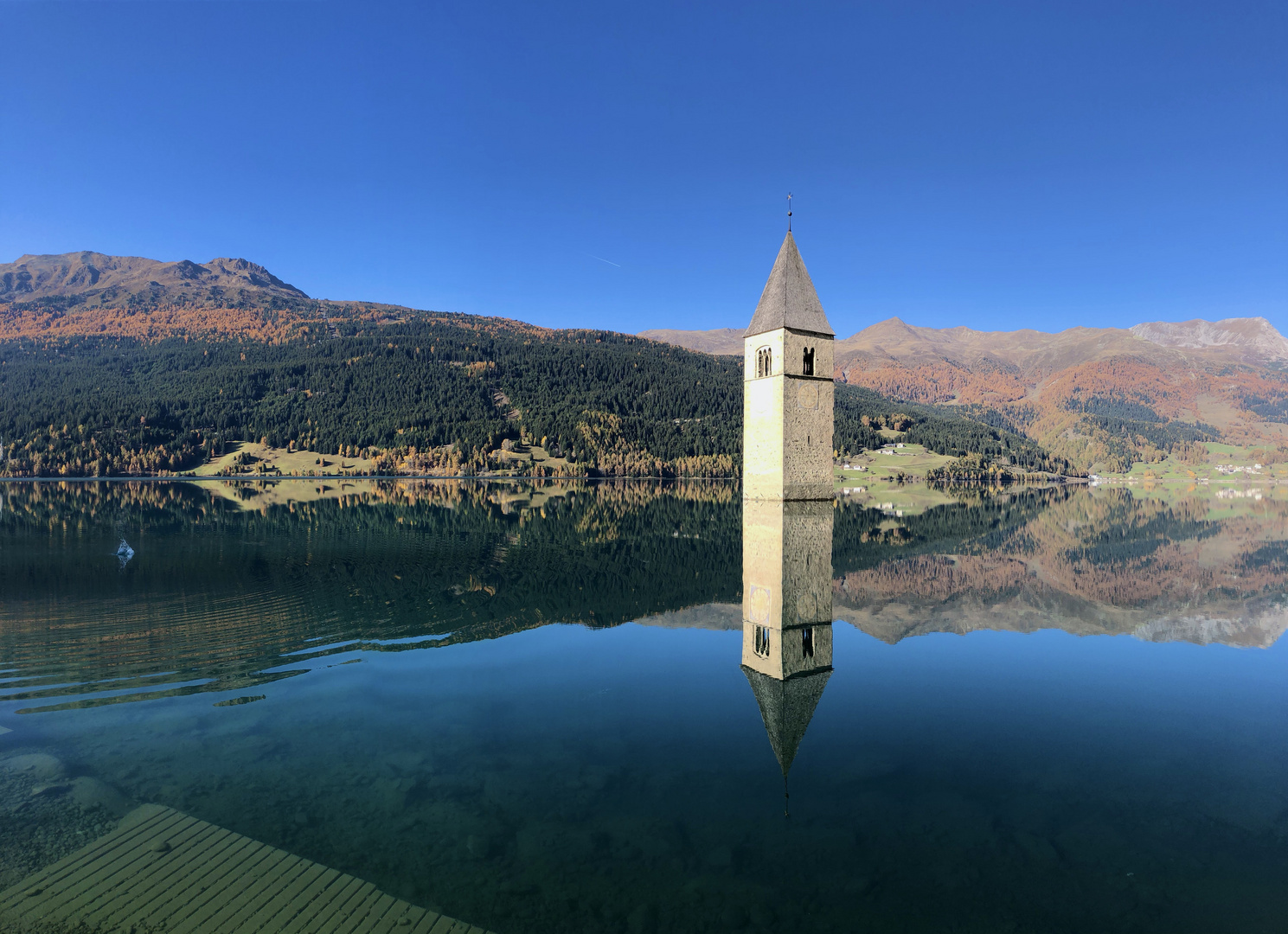 Reschensee im Herbst