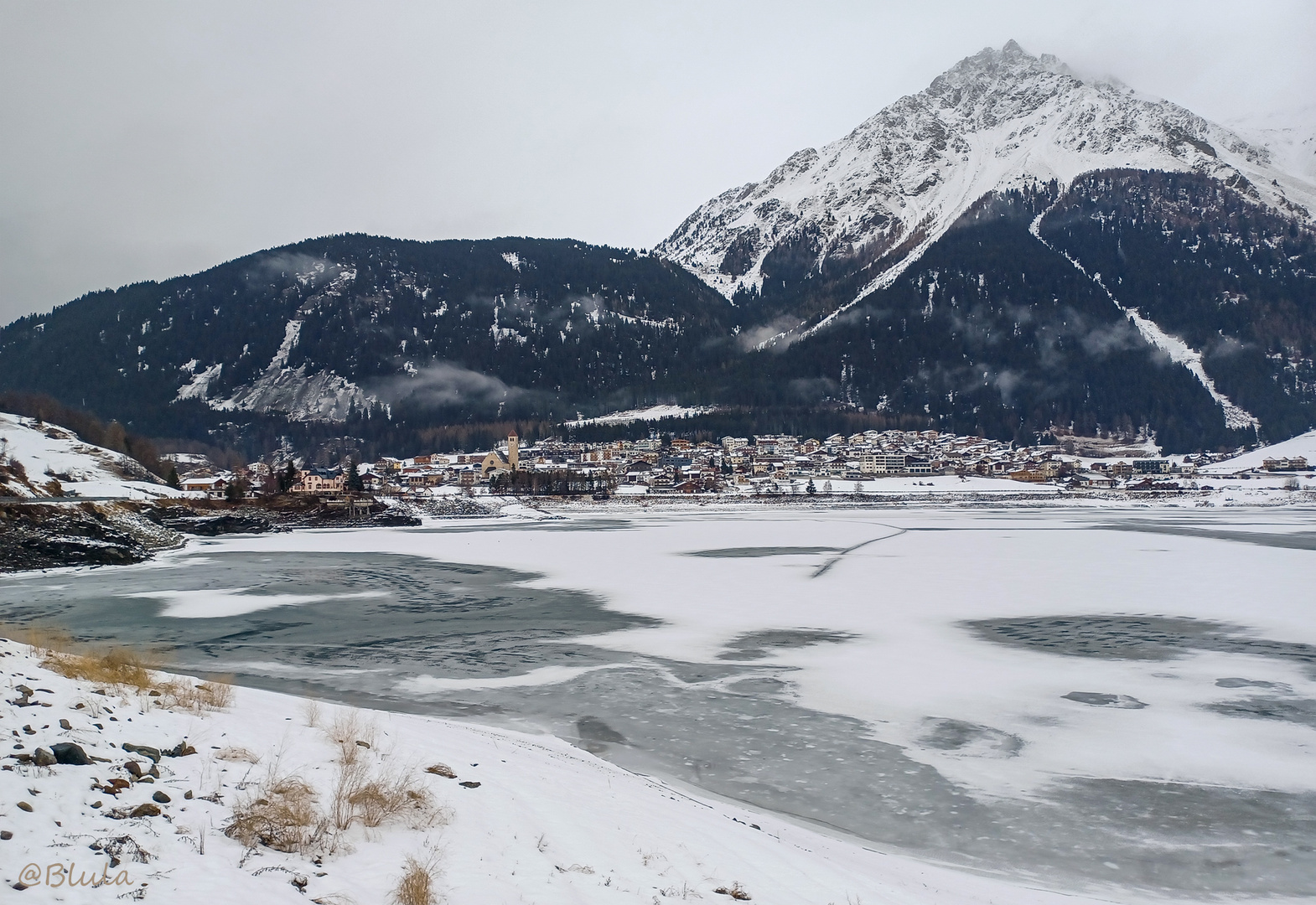 Reschensee im Winter