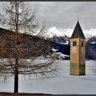 Reschensee mit dem Kirchturm ...