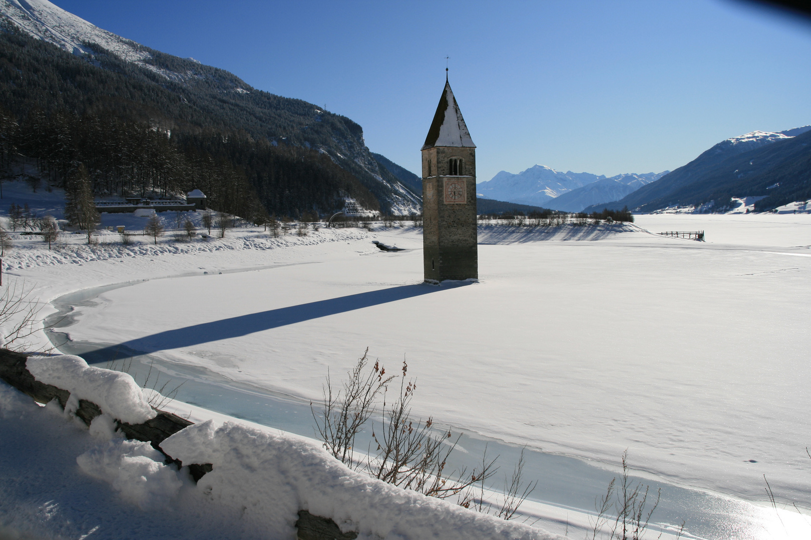 Reschensee mit Kirchturm