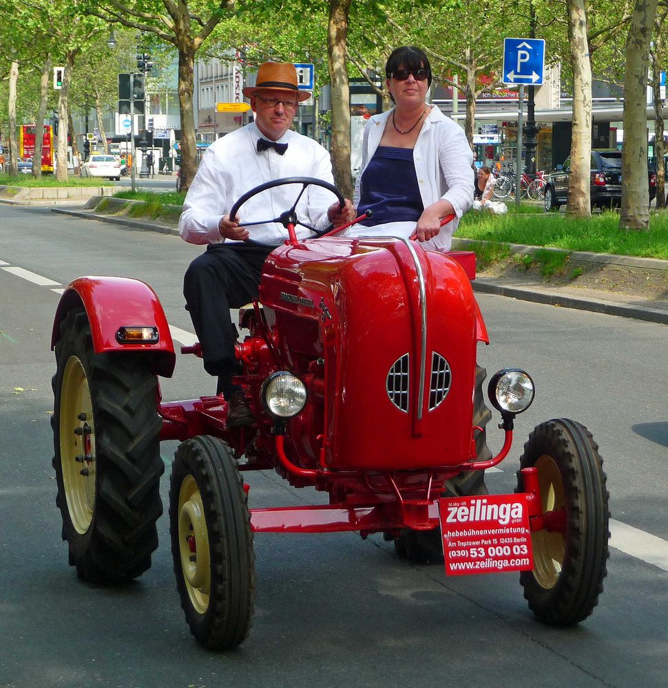 Resi I hol Di heut mit meim Traktor ab