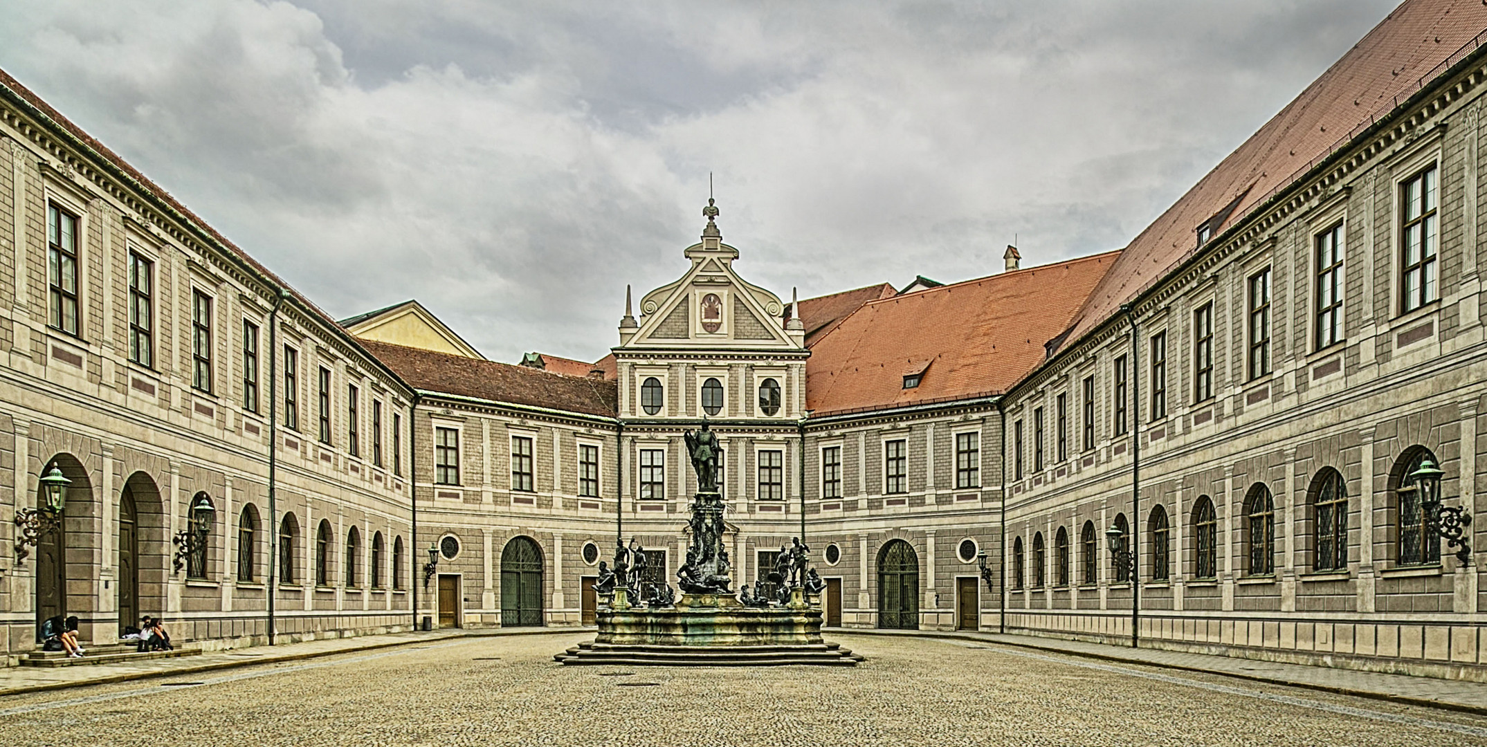 RESIDENZ - DER BRUNNENHOF