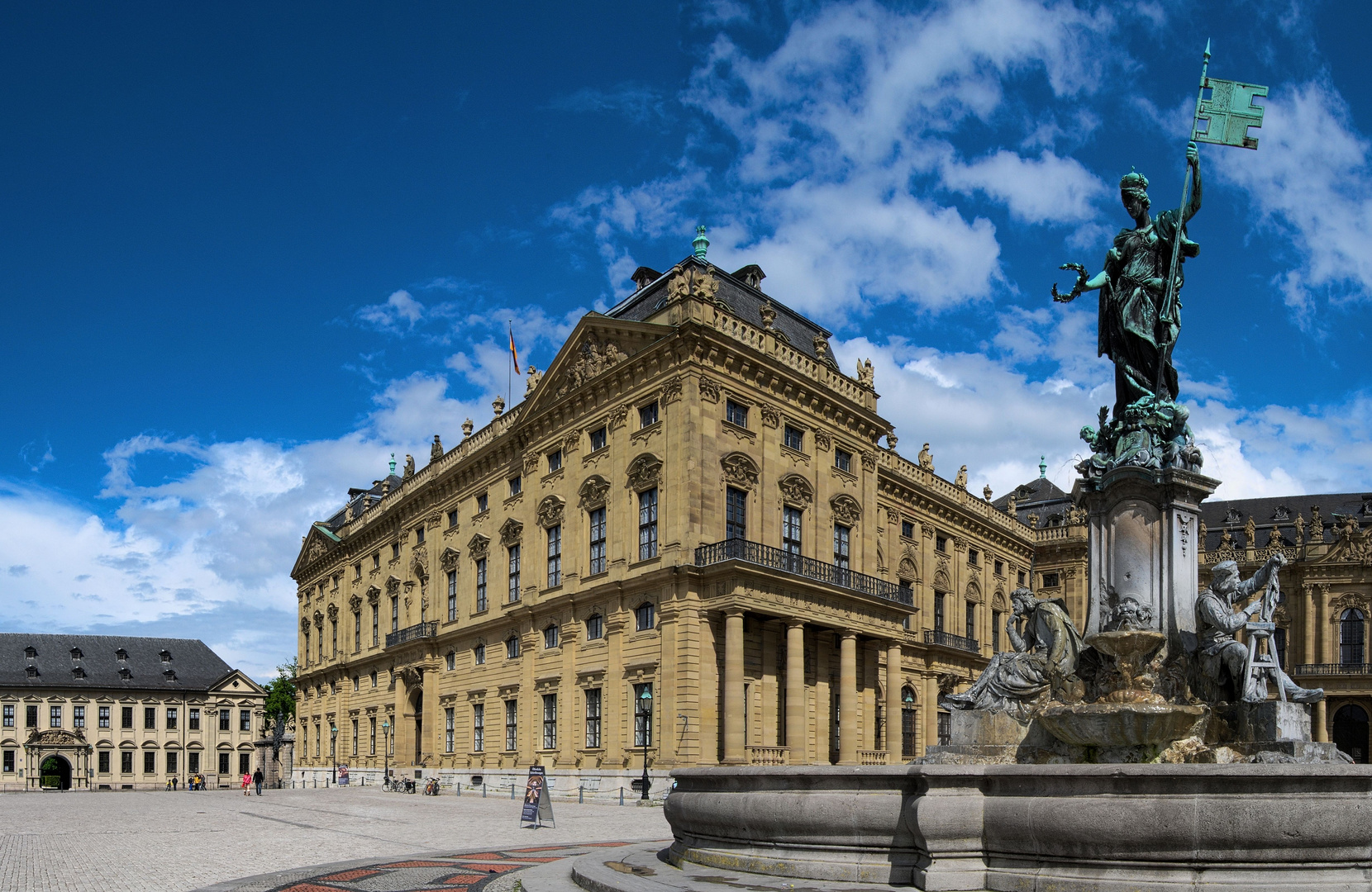 Residenz mit Frankoniabrunnen