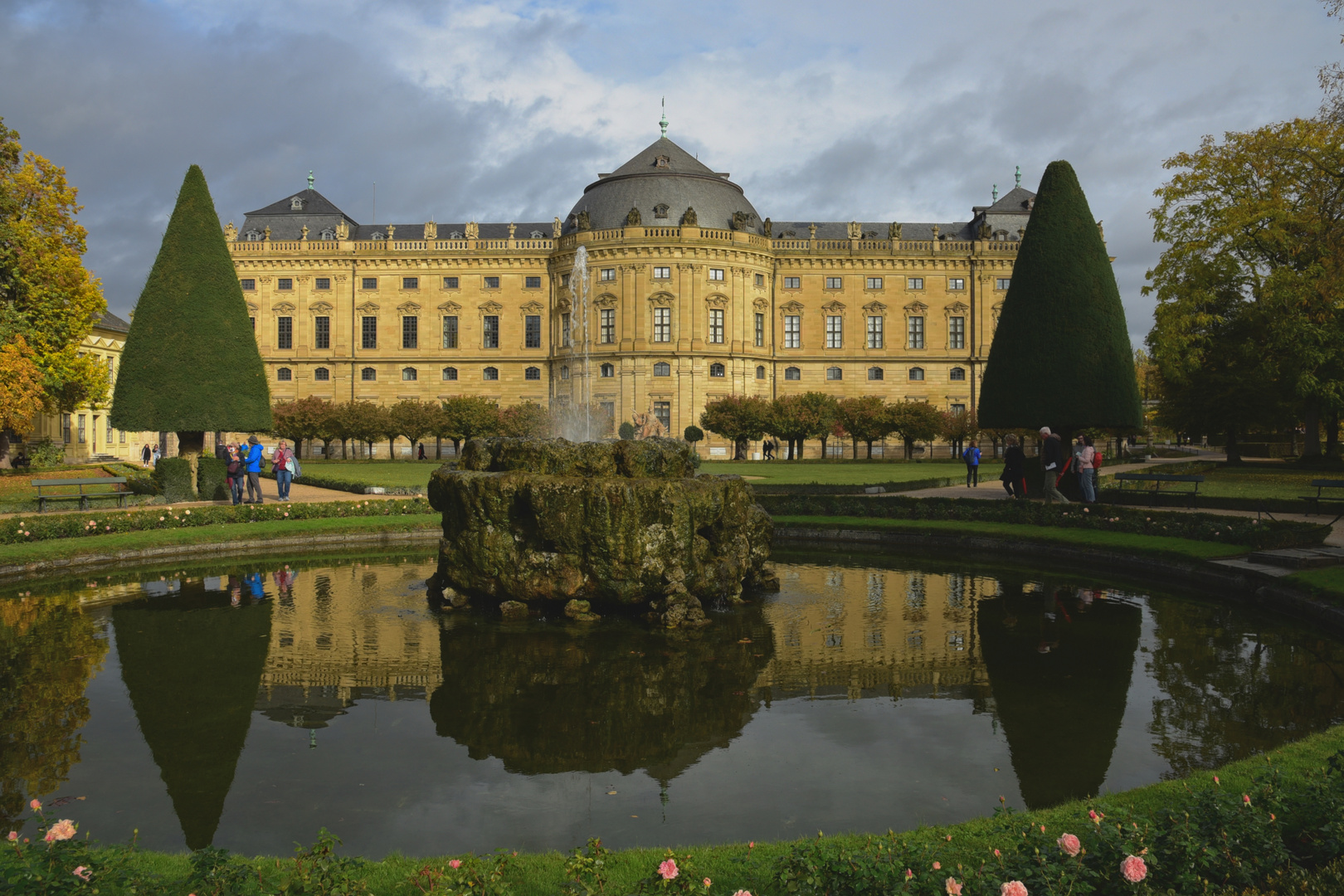 Residenz_Gartenansicht_Spiegel