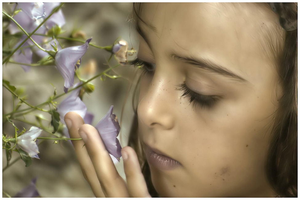 Respire tous leurs parfums , ma petite fleur .......