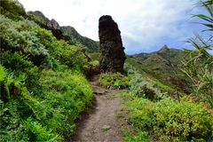 Rest eines Vulkanschlotes am Wanderweg