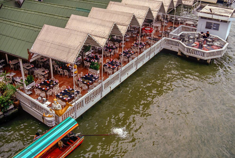 Restaurant am Ufer des Menam 