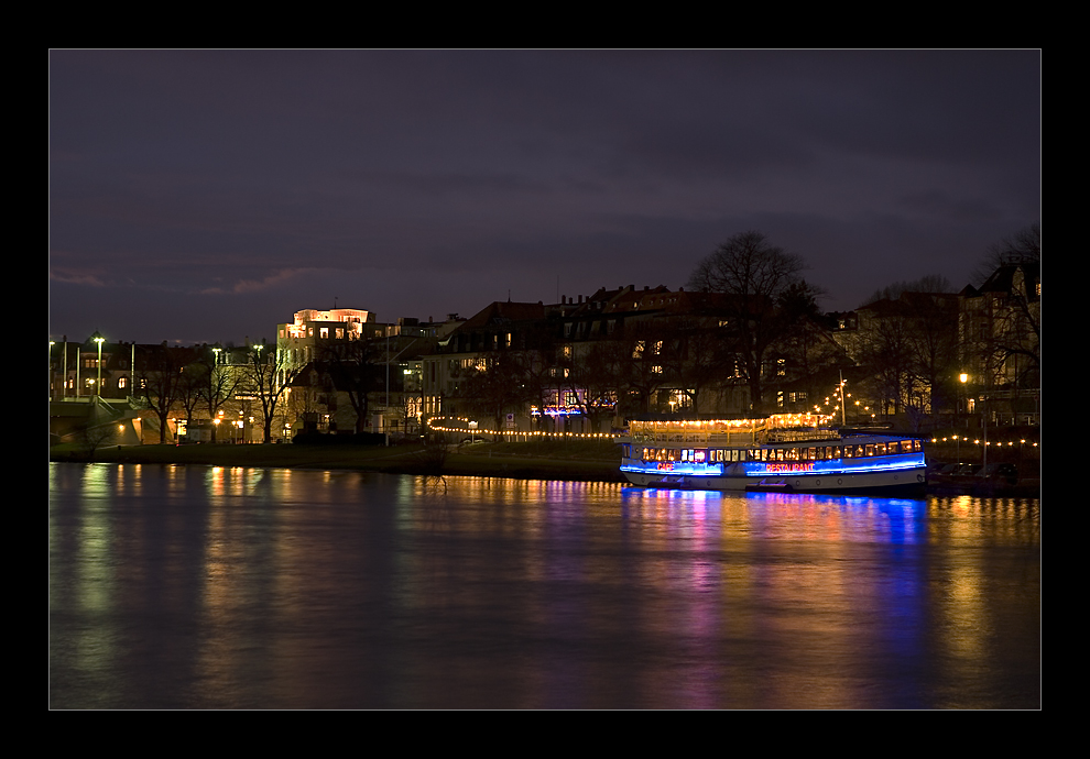 Restaurant auf dem Neckar