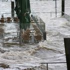 Restaurant bei Hochwasser am Hamburger Fischmarkt