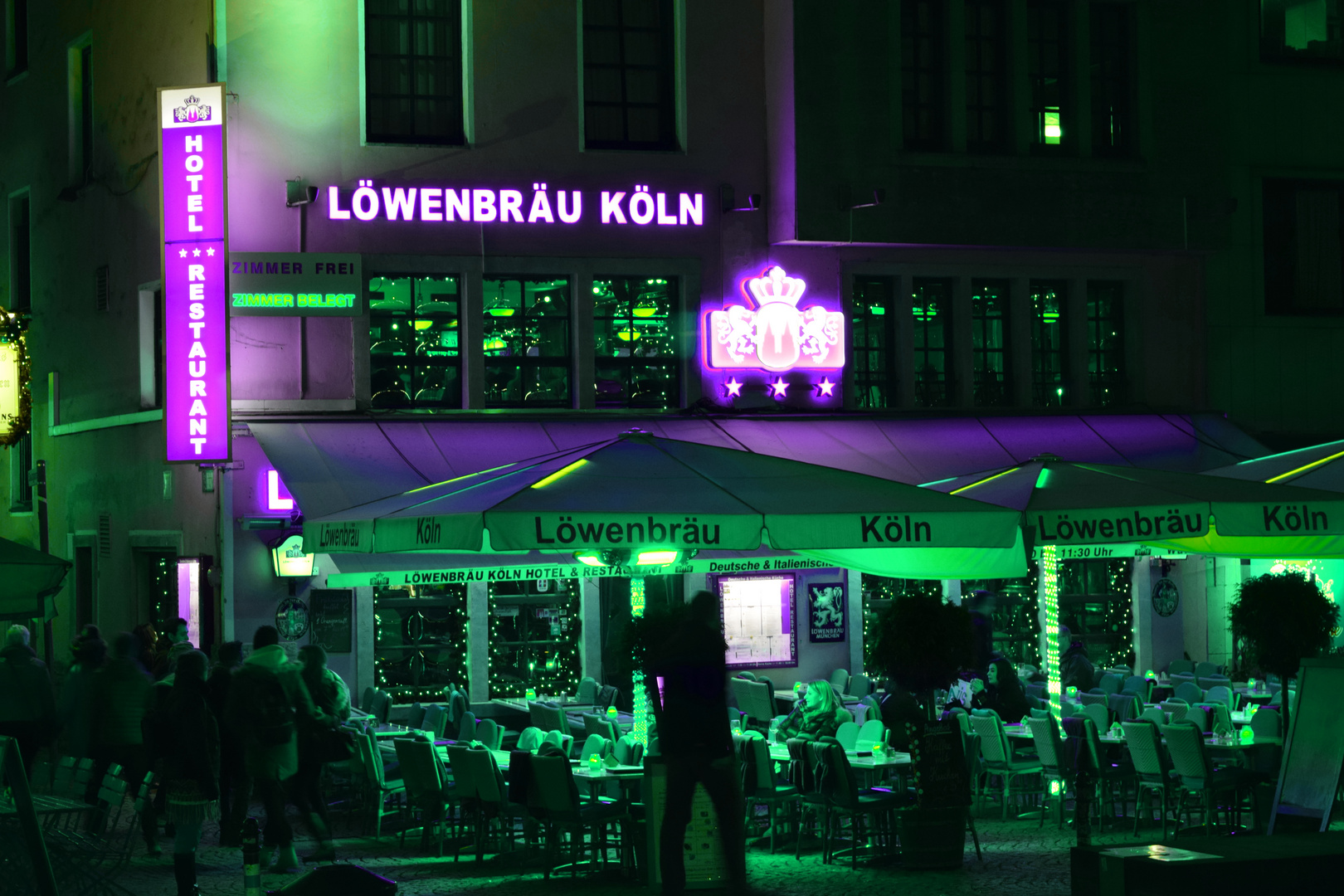 Restaurant bei Nacht