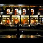 Restaurant im Kolonialstil auf Mauritius bei Nacht