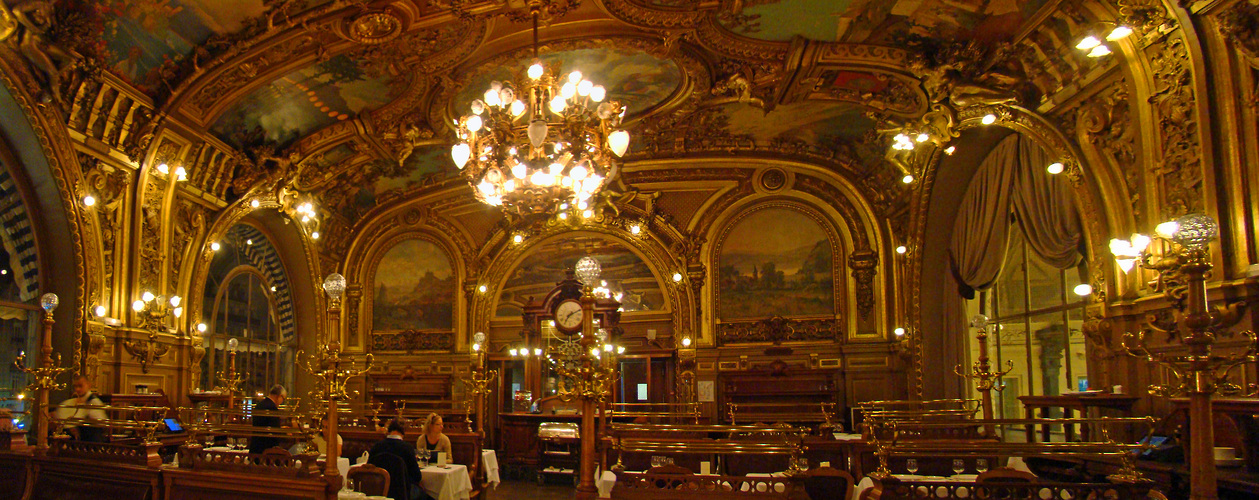 Restaurant "Le Train Bleu"