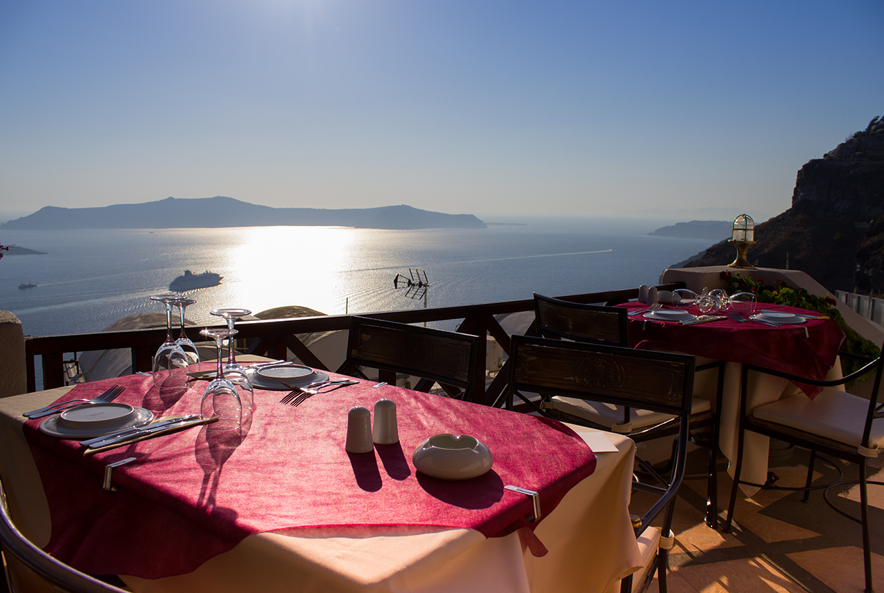 Restaurant mit Meersicht in Santorini