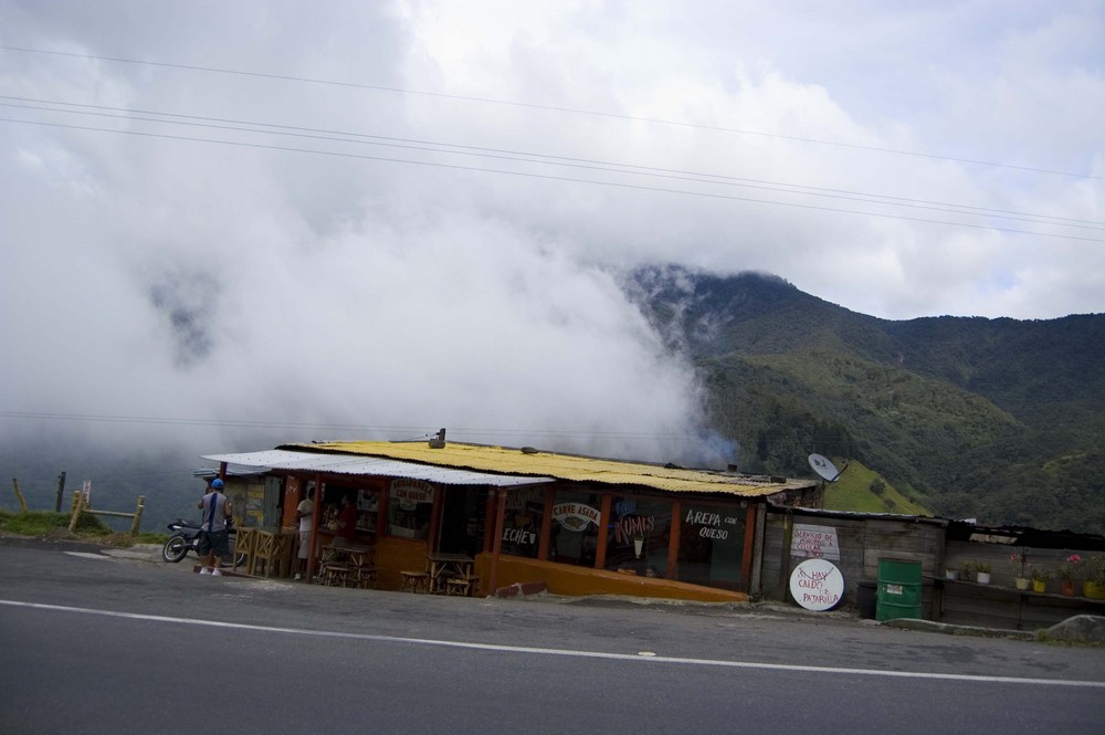 Restaurant neben Wolken