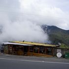 Restaurant neben Wolken