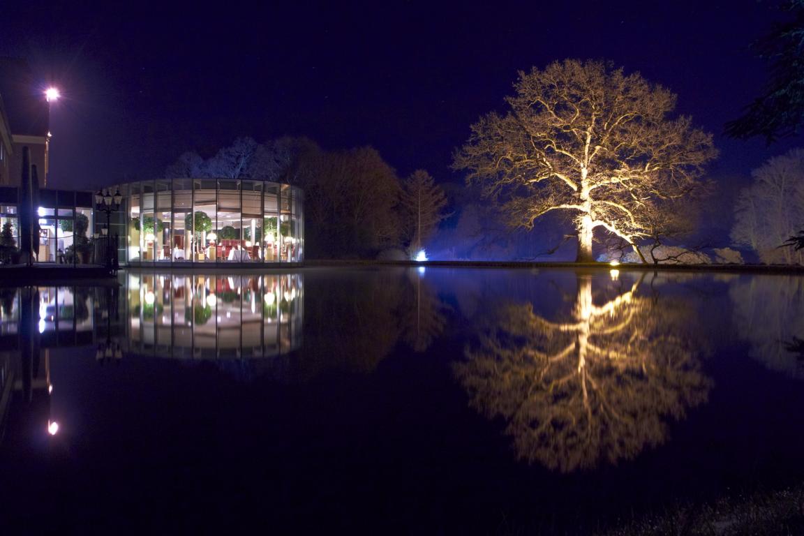 Restaurantpavillon bei Nacht