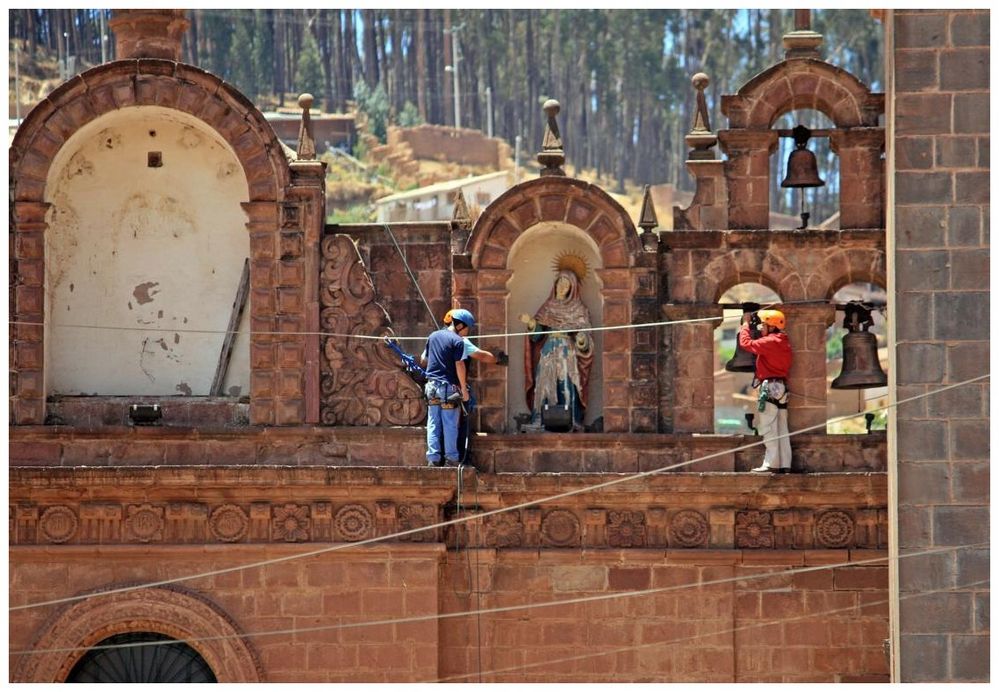 Restauratoren bei der Arbeit (Kathedrale in Cuzco/ Peru)
