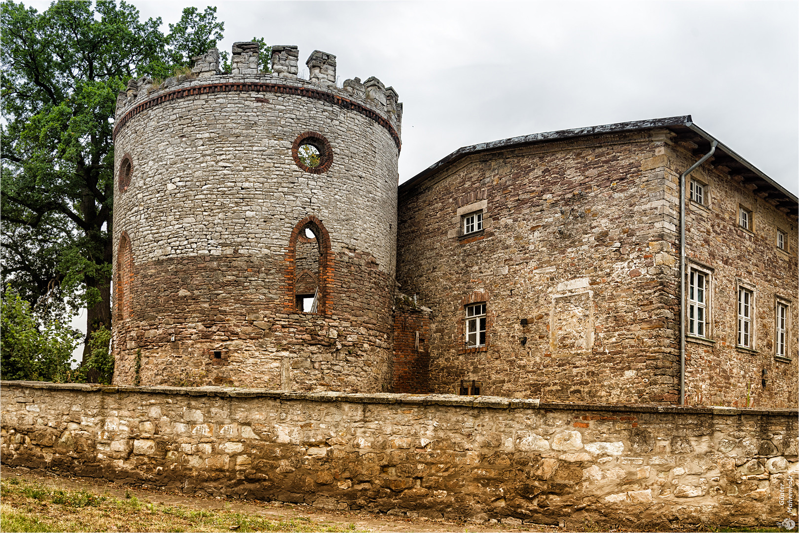 Reste der Burg Dreileben