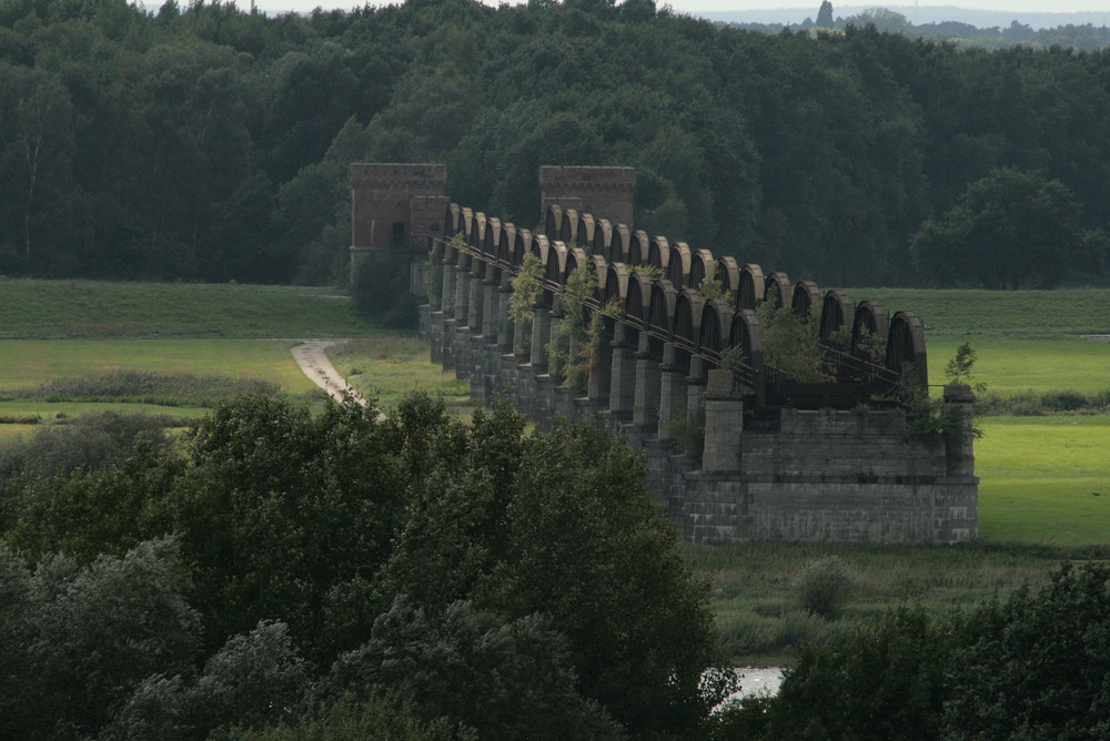 Reste der Eisenbahnbrücke