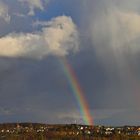 Reste des gestrigen Regenbogens