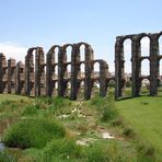 Reste einer römischen Wasserleitung bei Merida/Spanien  n