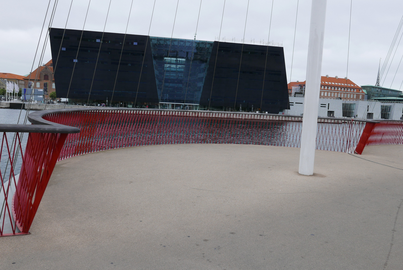 retour à copenhague : diamant noir vu du pont circulaire