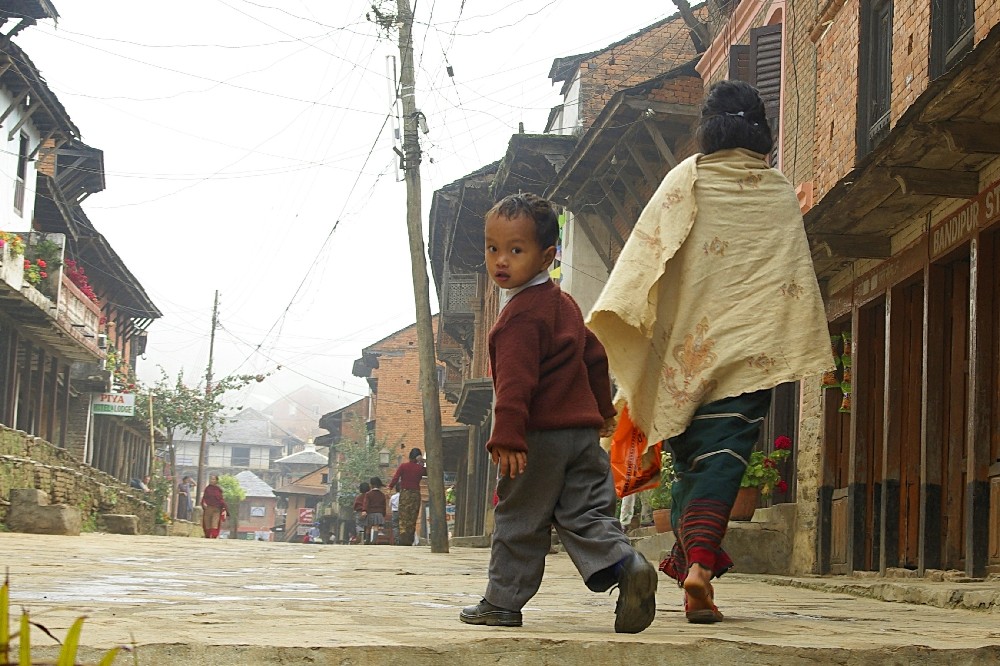 Retour de l'école, Bandipur (Népal)