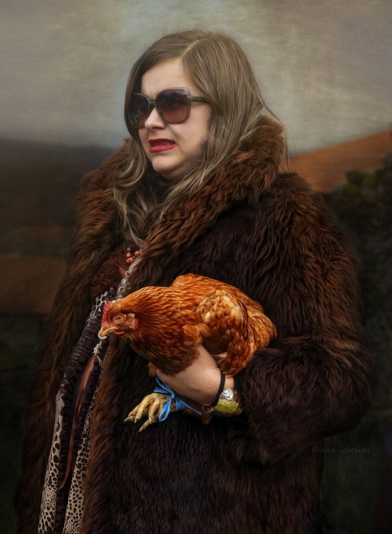 Retrato con gallina.Portugal 2016