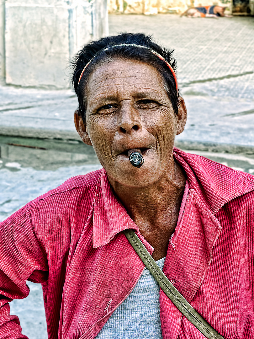 Retrato de mujer con tabaco