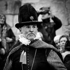 Retrato de un participante en la recreacion de un baile Renacentista en la Plaza Mayor de Zamora